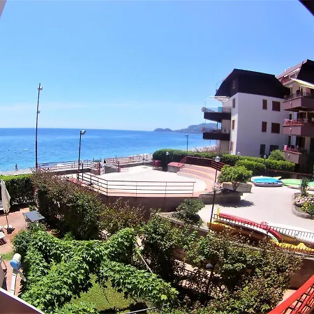 Sea Taormina 勒托阳尼